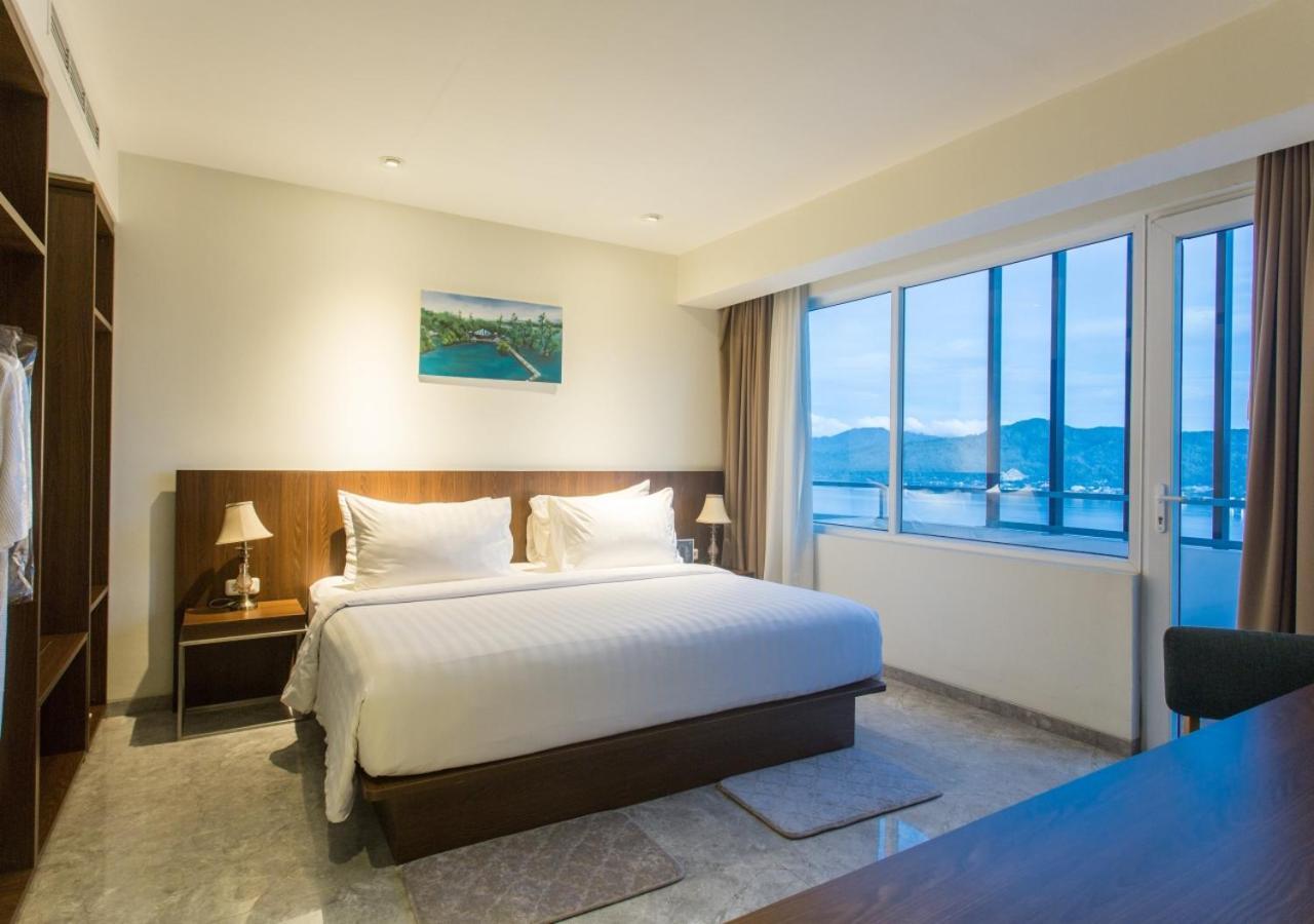 Hotel Santika Premiere Ambon Kültér fotó